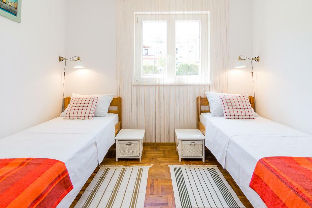 Apartment "On The Beach" Trogir Exterior photo