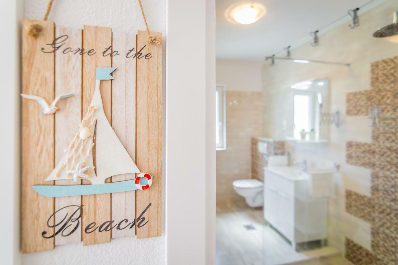 Apartment "On The Beach" Trogir Exterior photo